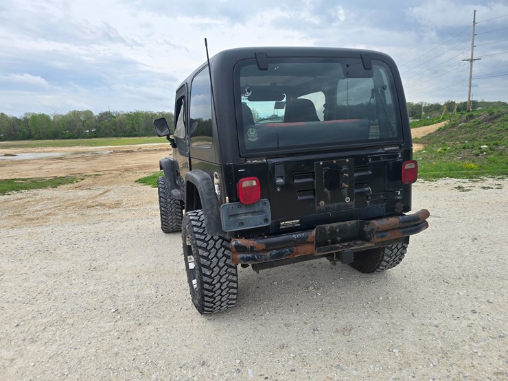 1997-jeep-wrangler-image-8