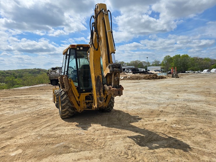 2005-caterpillar-420d-image-11