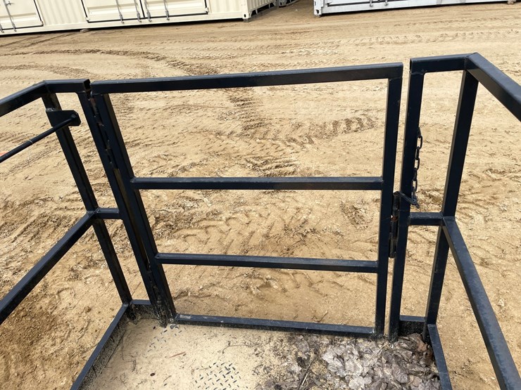 #7532-•-8'-work-platform-with-fork-pockets-image-9