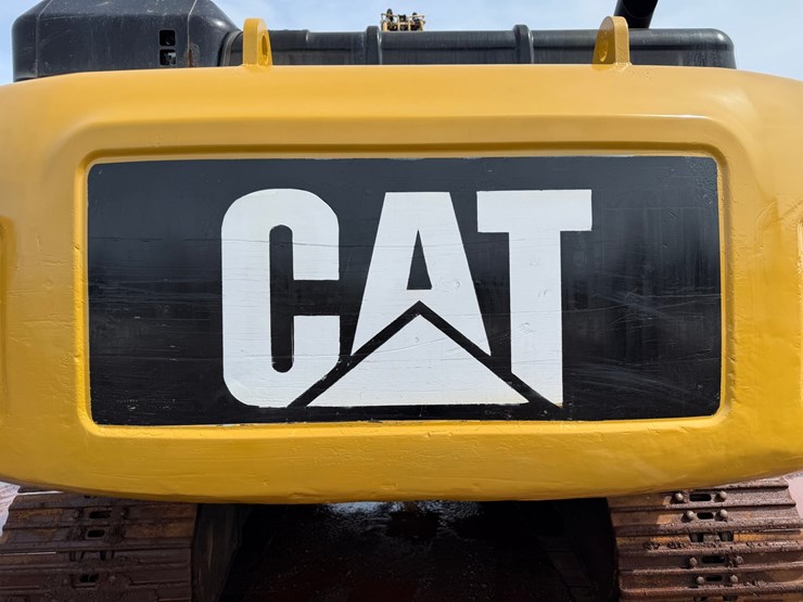 caterpillar-330d-image-47