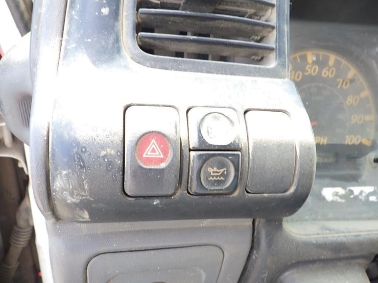 2005-isuzu-nqr-image-29