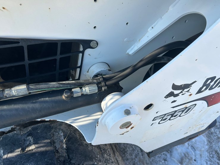2017-bobcat-t550-image-59