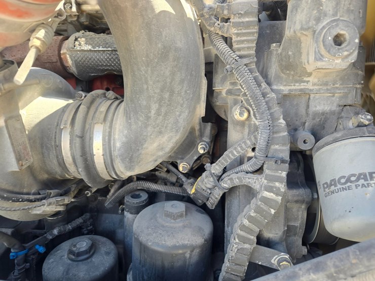 2016-peterbilt-579-image-43