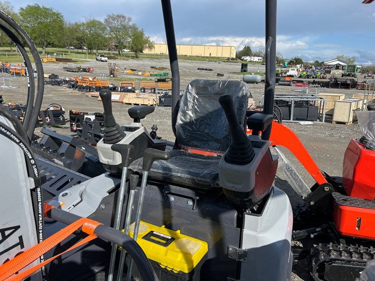 #97-•-2026-ats-me18-mini-excavator-image-3