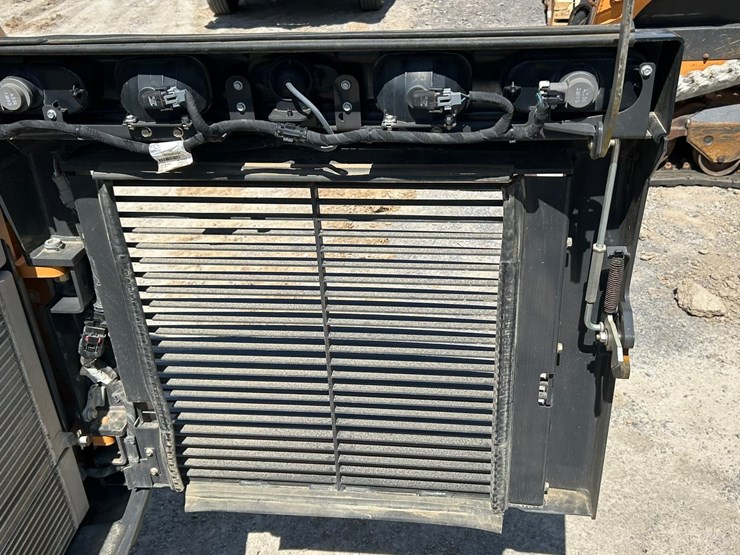 2023-case-tv450b-image-31