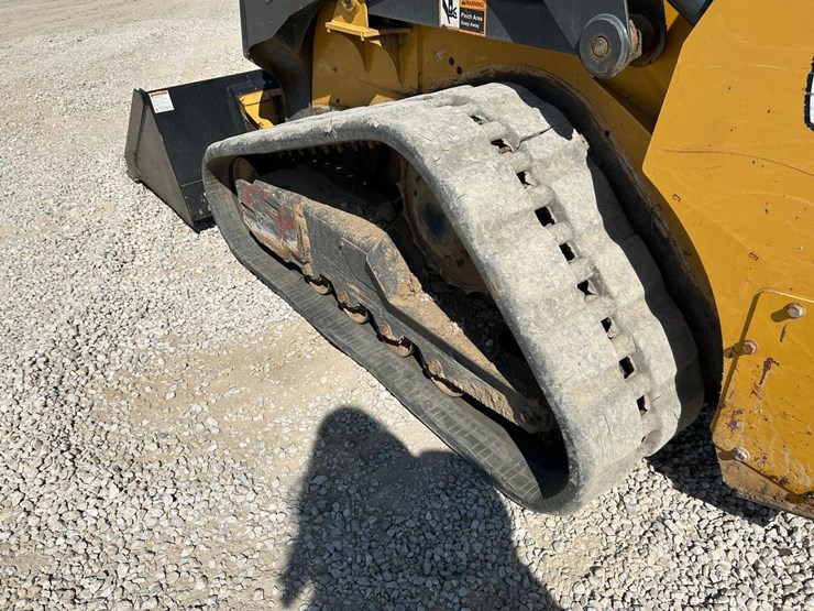 2019-deere-317g-image-16