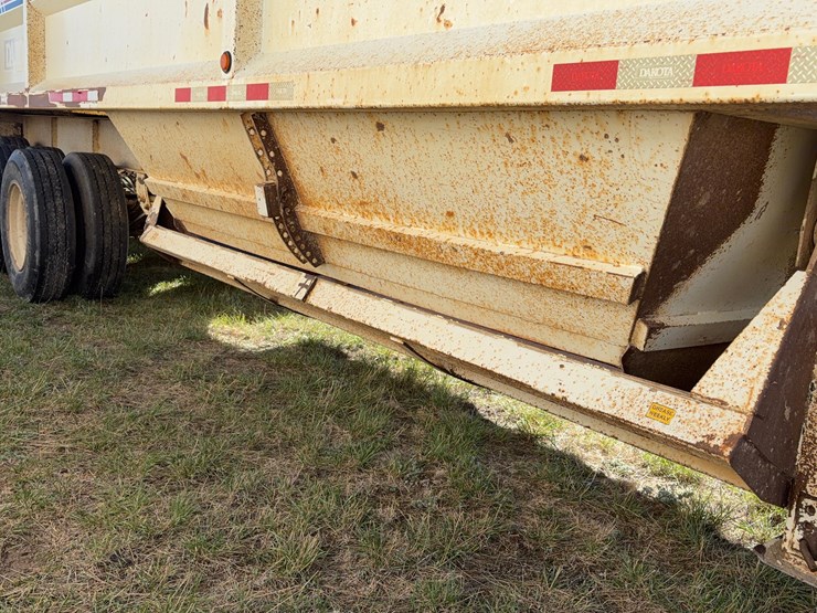 2011-dakota-gravel-trailer-image-21