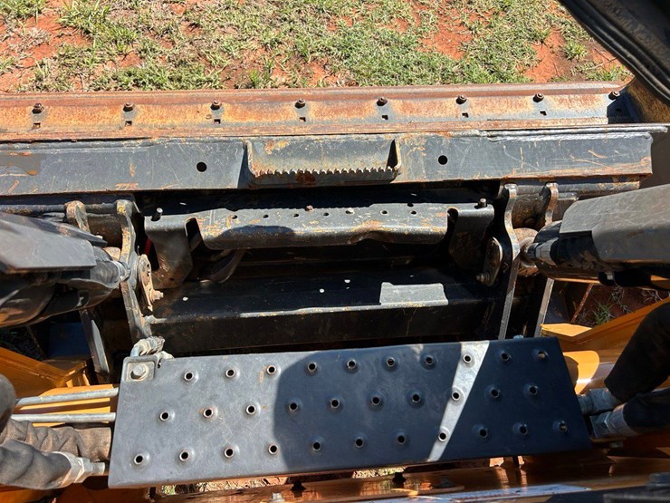 2022-case-tv450b-image-16