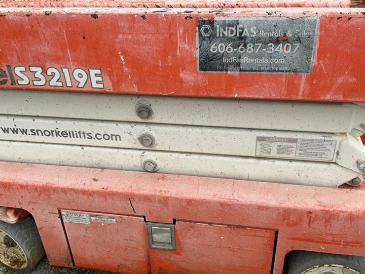 #414-•-2019-snorkel-19'-scissor-lift-image-24
