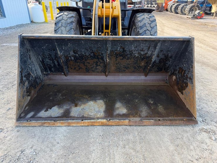 2022-gehl-al750-image-31