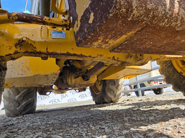 2019-deere-310-image-56