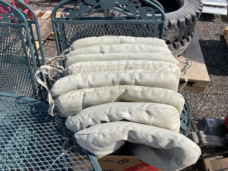 #3457-•-metal-patio-table-and-chairs-image-2