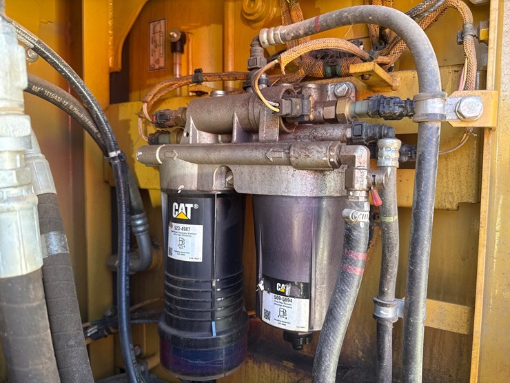 caterpillar-325-image-49