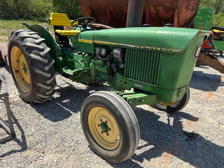 john-deere-820-image-1