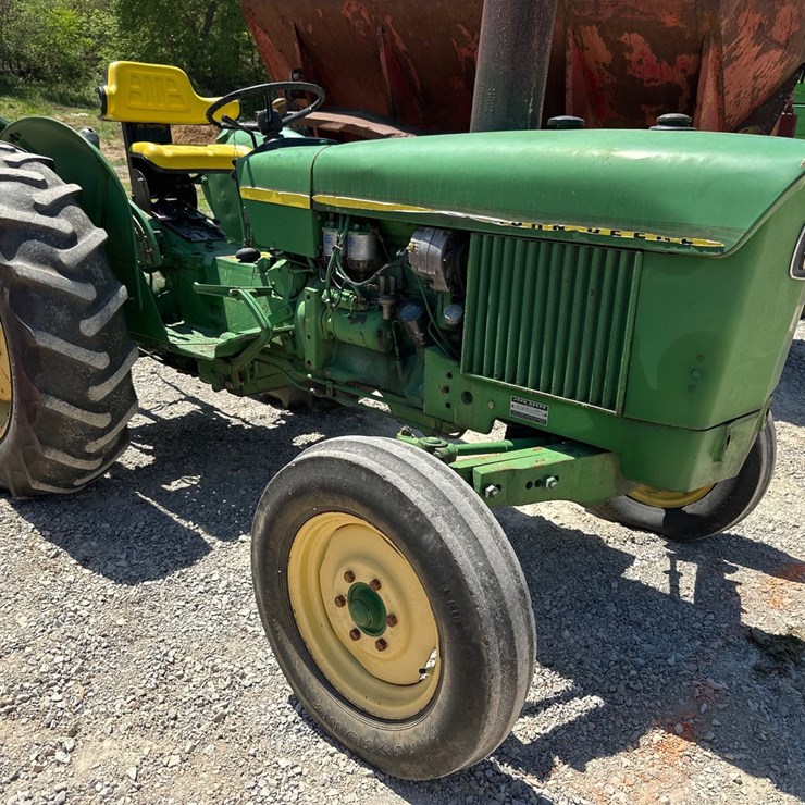 JOHN DEERE 820