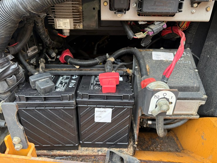 2016-case-1650m-image-51