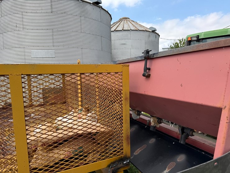 #45251-•-scotts-levee-packer-with-w&a-seeder-image-38