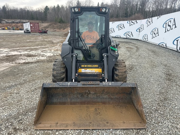 new-holland-l320-image-8