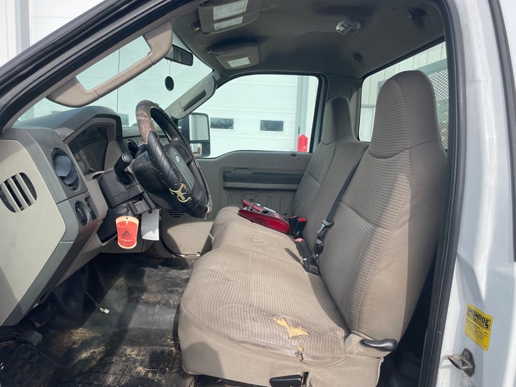 2010-ford-f250-xl-image-27