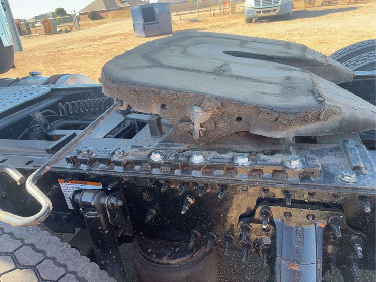 2019-volvo-vnl-tandem-axle-dual-conventional-new-generation-tractor-truck-image-8
