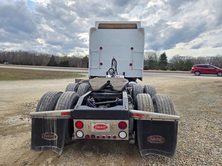 2000-peterbilt-379-image-16