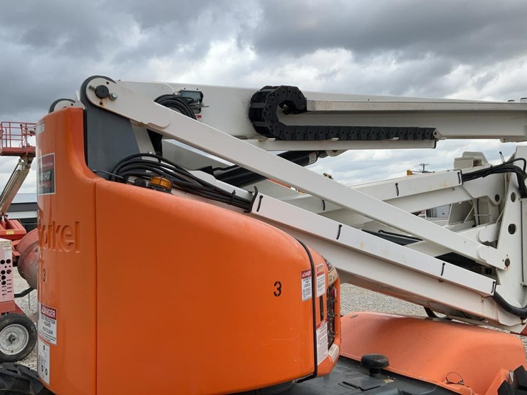 #302-•-2019-snorkel-46'-4wd-articulating-boom-lift-#3-image-22