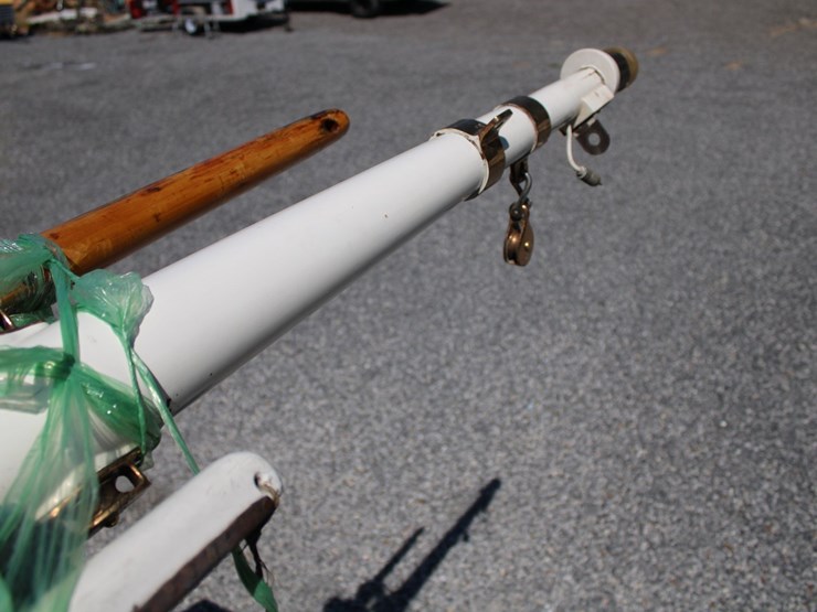 #9545-•-grimmalkin-–-18'-fenwick-williams-classic-wooden-catboat-w/-trailer-image-48