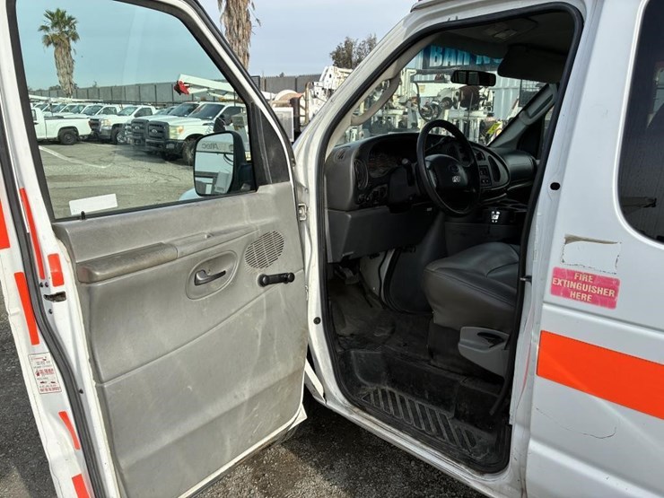 2008-ford-e350-image-16