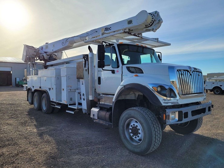 2013-international-harvester-sx525-bucket-truck-image-2