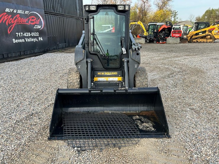 2017-new-holland-l218-image-7