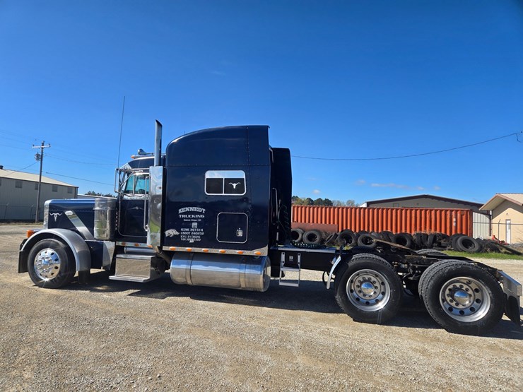 2005-peterbilt-379-image-10