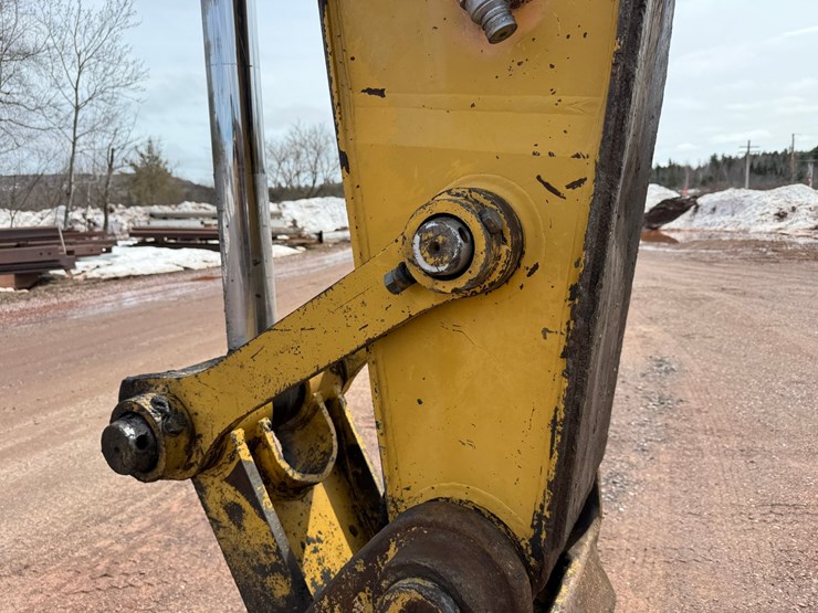 caterpillar-330d-image-17