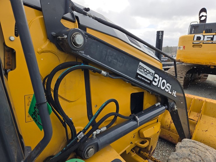 2019-deere-310-image-17