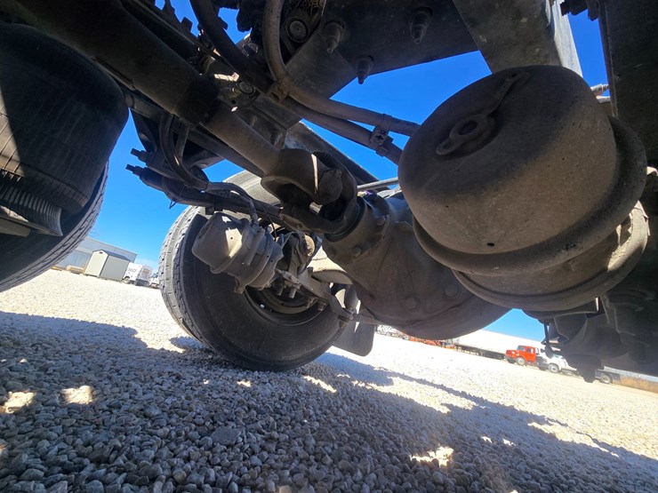 2016-peterbilt-579-image-72