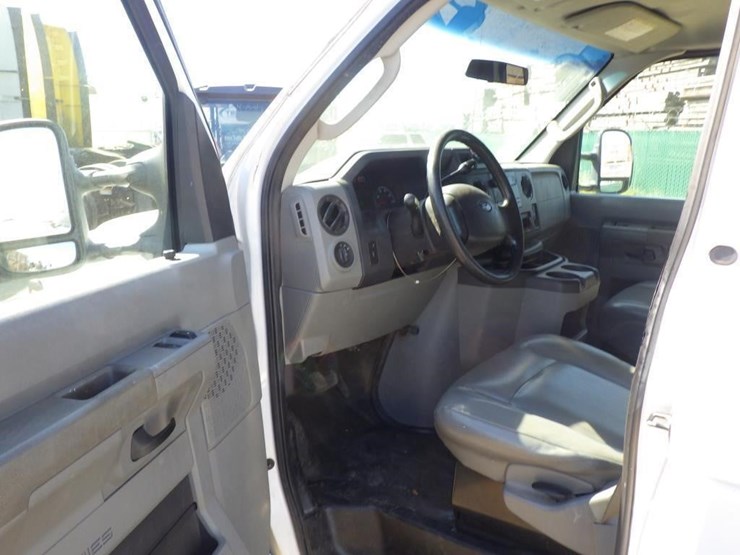 2011-ford-econoline-350-image-5