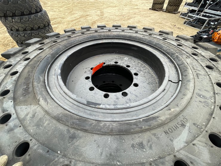 #7538-•-set-of-(4)-new-maximizer-brand-airless-telehandler-tires-on-rims-image-12