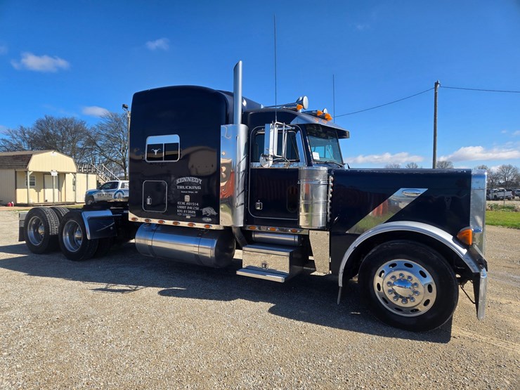 2005-peterbilt-379-image-27