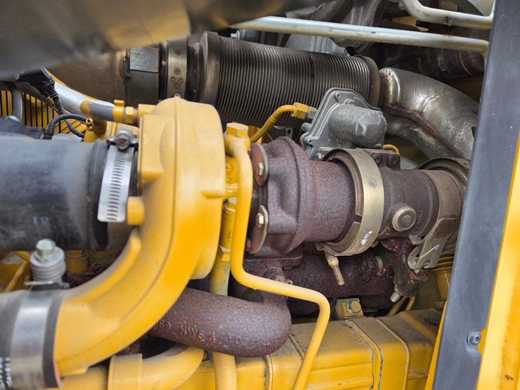 2019-deere-310-image-31