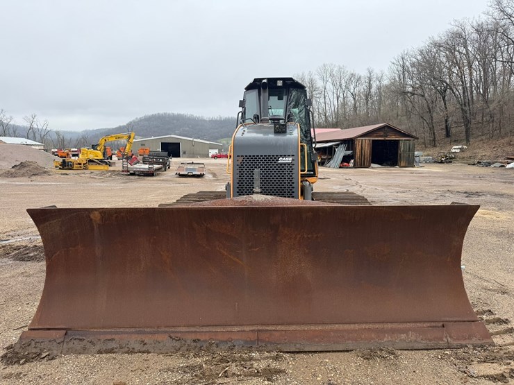 2016-case-1650m-image-8