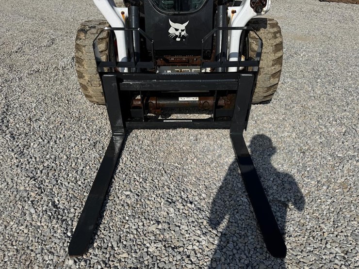 bobcat-42"-skid-steer-pallet-forks-image-2