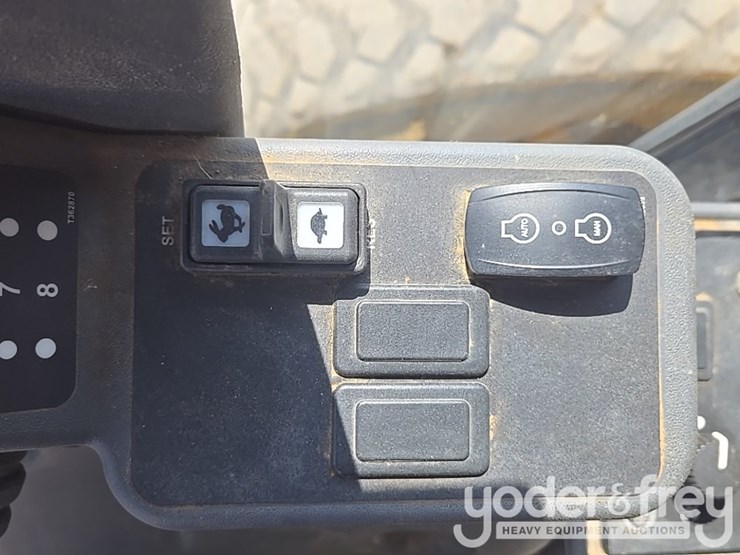 2019-deere-670g-image-117