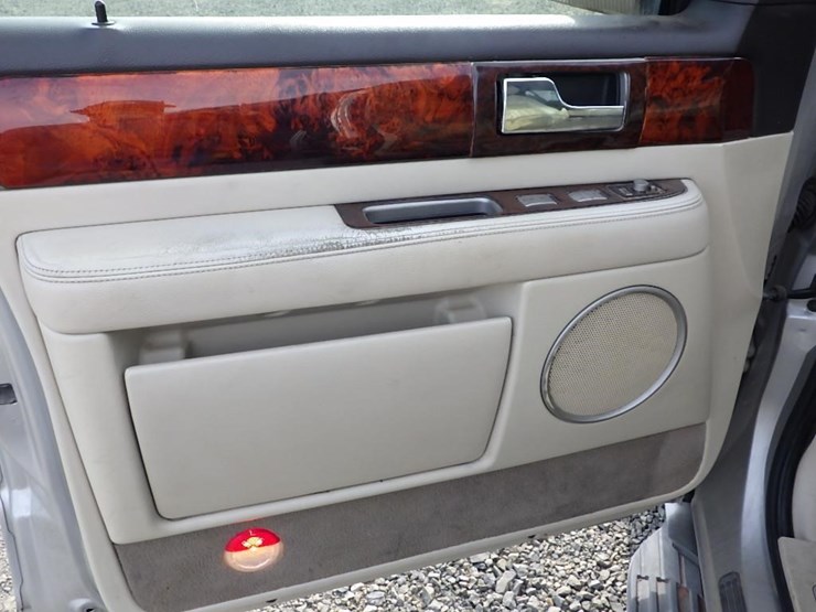 2003-lincoln-navigator-image-24