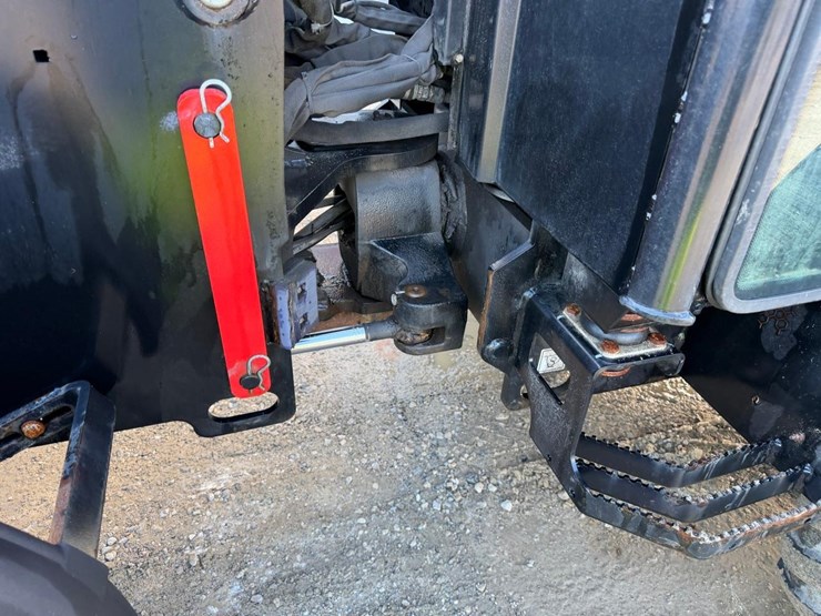 2022-gehl-al750-image-37