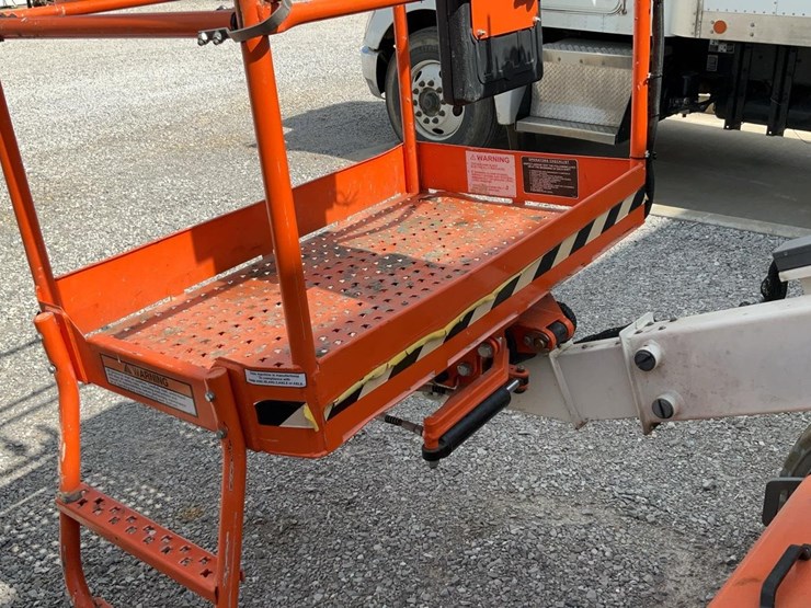 #311-•-snorkel-38'-articulating-lift-image-21