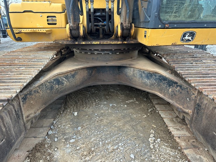 2013-deere-350g-lc-image-40