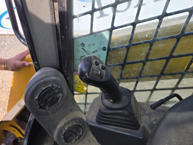 2019-caterpillar-259d3-image-39