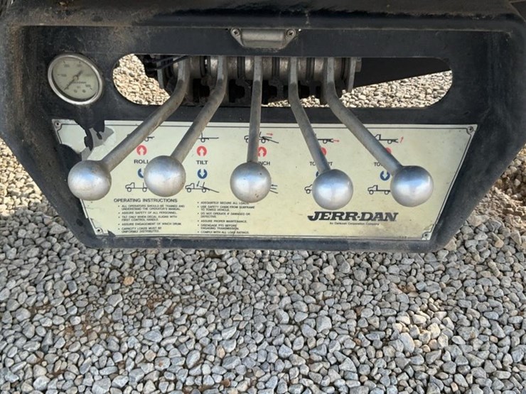 2021-peterbilt-337-image-42