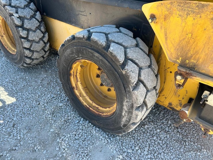 new-holland-l230-image-16