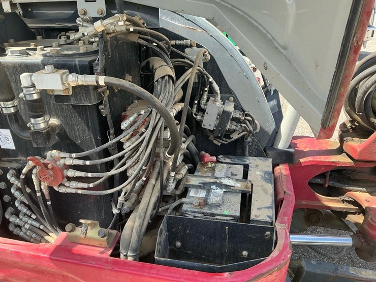 2017-takeuchi-tb240-image-14