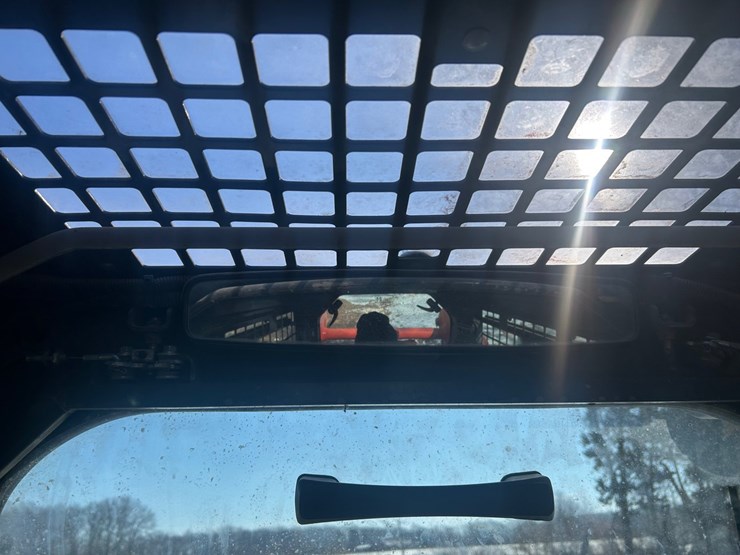 2018-kubota-ssv75-image-46